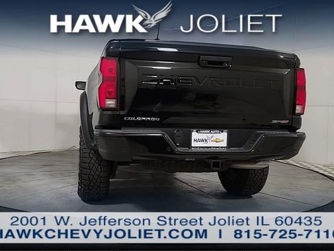 Used 2025 Chevrolet Colorado ZR2 w/ Technology Package AWD/4WD image 6