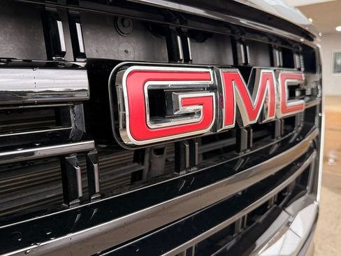 Used 2022 GMC Yukon SLE w/ Gmc Pro Safety Plus Package AWD/4WD image 8
