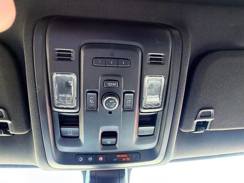 Used 2022 Chevrolet Tahoe Z71 w/ Luxury Package AWD/4WD image 25