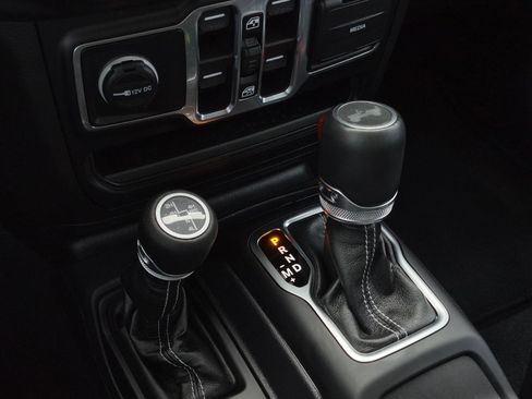 Used 2023 Jeep Wrangler Unlimited Sahara w/ Cold Weather Group image 17