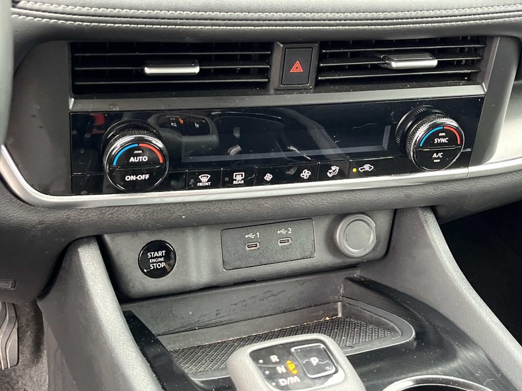 Used 2025 Nissan Rogue SV AWD/4WD image 30