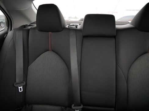Used 2018 Toyota Camry LE w/ Convenience Package FWD image 12