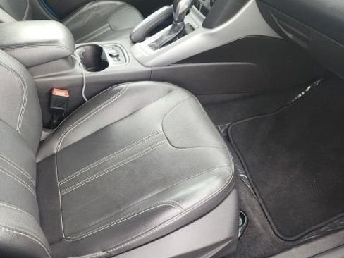 Used 2014 Ford Focus SE w/ Equipment Group 201A FWD image 7