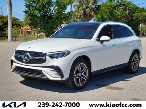 Used 2025 Mercedes-Benz GLC 300 4MATIC image 3