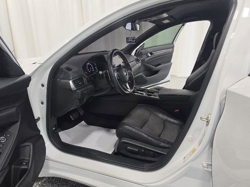 Used 2018 Honda Accord Sport image 10