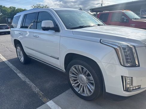 Used 2016 Cadillac Escalade Premium AWD/4WD image 3