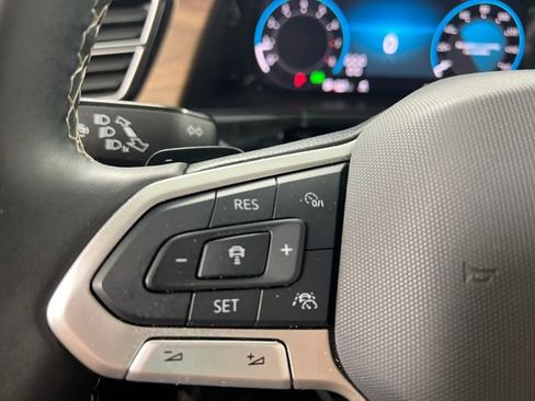 Used 2025 Volkswagen Atlas SE AWD/4WD image 17