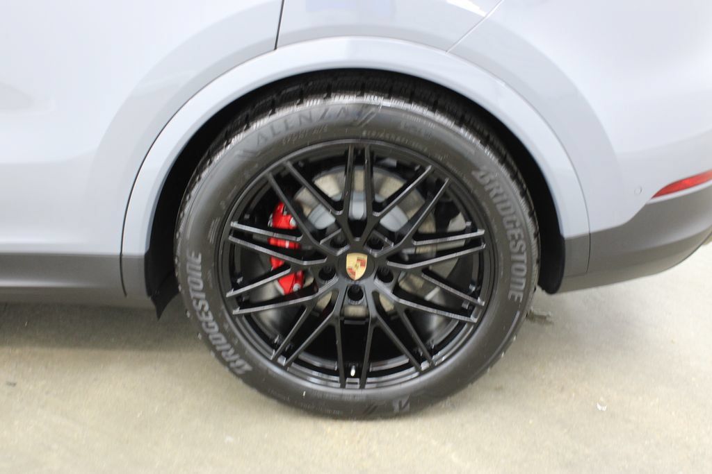 Used 2025 Porsche Cayenne S AWD/4WD image 14