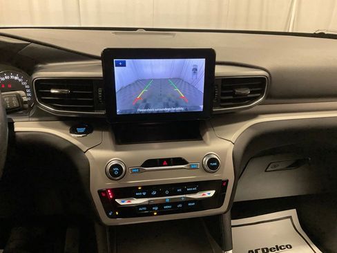 Used 2023 Ford Explorer XLT image 23