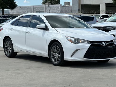 Used 2015 Toyota Camry SE FWD image 10