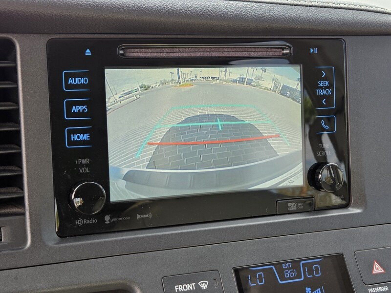 Used 2017 Toyota Sienna XLE Premium FWD image 32