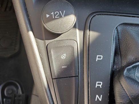 Used 2018 Ford Focus SE w/ Cold Weather Package FWD image 29