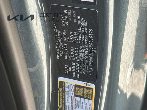 Certified 2024 Kia Carnival EX FWD image 31