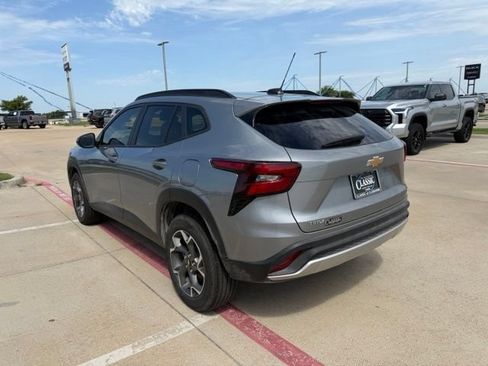 Used 2025 Chevrolet Trax LT w/ Driver Confidence Package FWD image 5