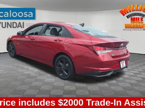 Used 2022 Hyundai Elantra SEL FWD image 5