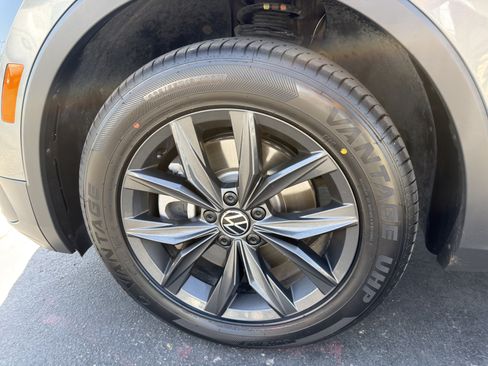 Used 2024 Volkswagen Tiguan SE FWD image 40