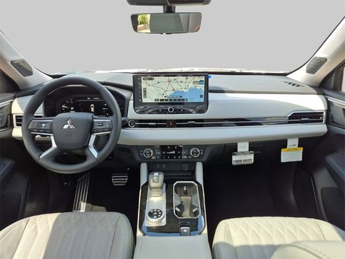 New 2025 Mitsubishi Outlander SEL image 23