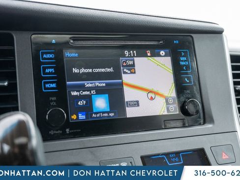 Used 2015 Toyota Sienna XLE w/ XLE Navigation Package image 9