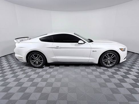 Used 2017 Ford Mustang GT Premium image 8