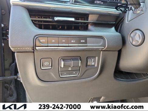 Used 2023 Cadillac Escalade Sport AWD/4WD image 26