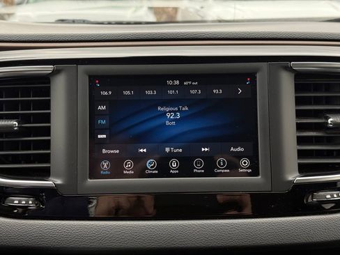 Used 2020 Chrysler Voyager Lxi FWD image 26