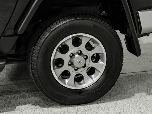 Used 2013 Toyota FJ Cruiser 4WD w/ Upgrade Pkg image 57