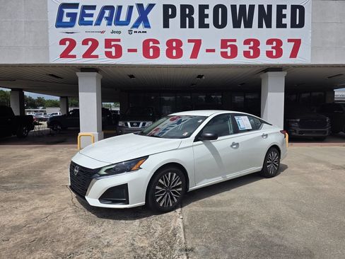 Used 2025 Nissan Altima 2.5 SV FWD image 1