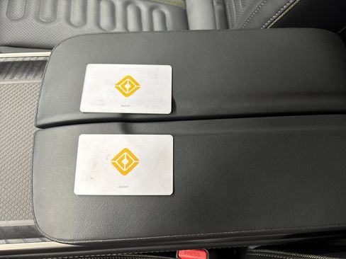 Used 2024 Rivian R1S Adventure image 31