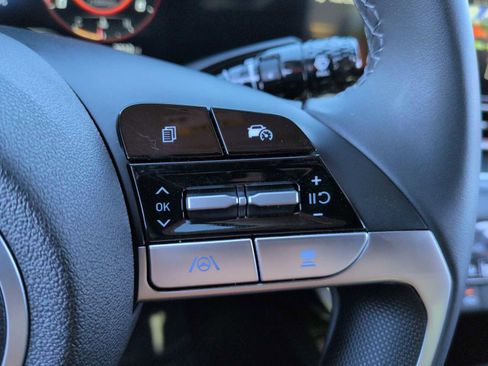 Certified 2025 Hyundai Elantra Limited image 26