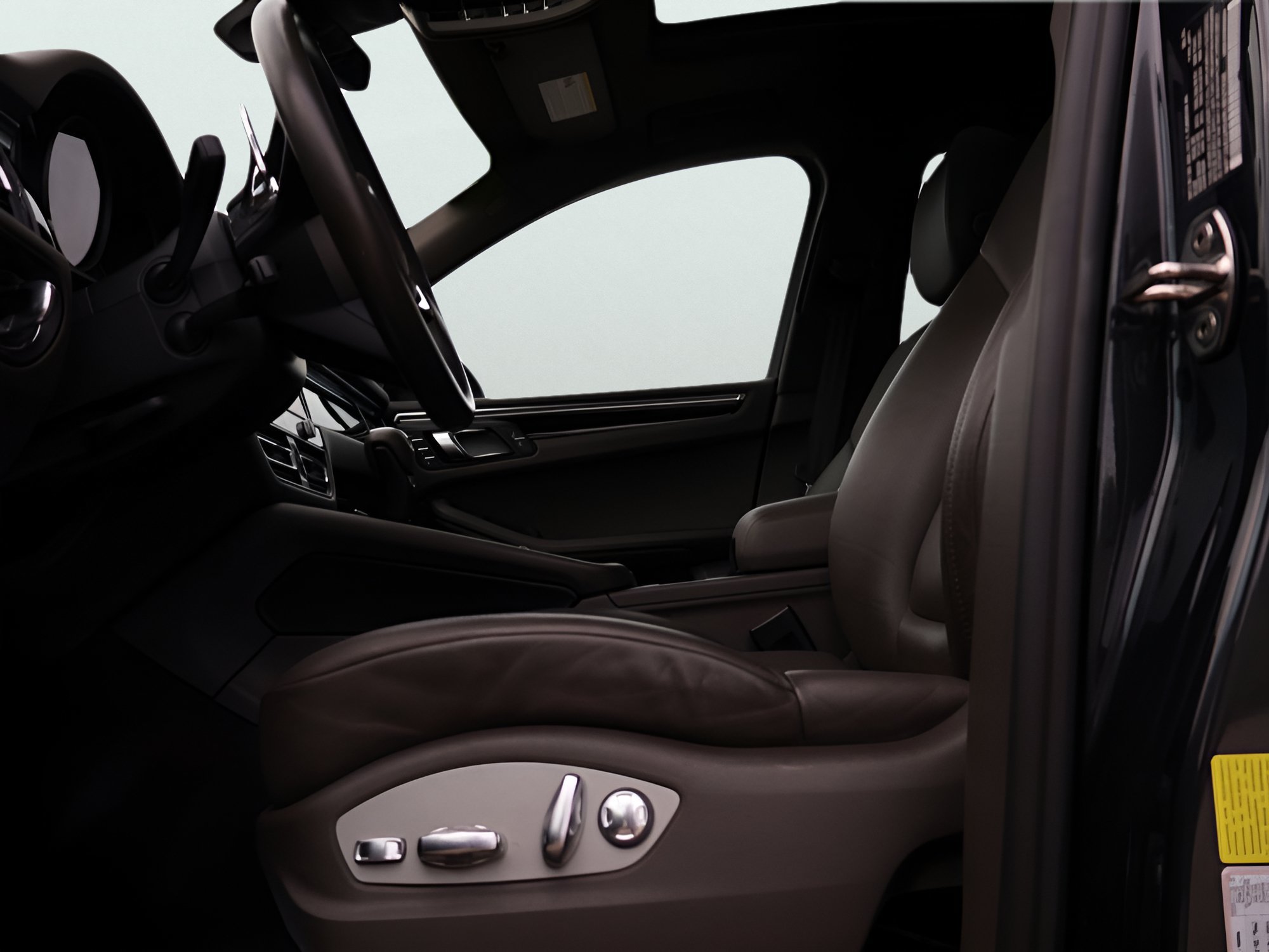 Certified 2024 Porsche Macan AWD/4WD image 35