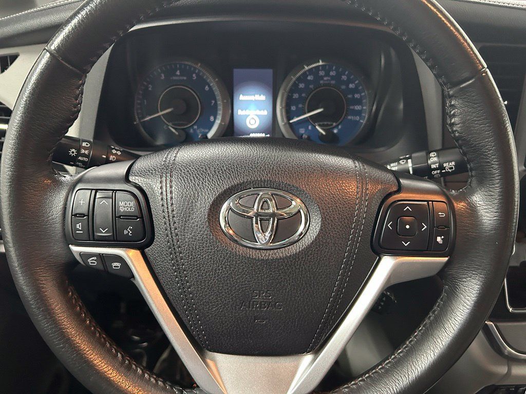 Used 2017 Toyota Sienna XLE Premium AWD/4WD image 20