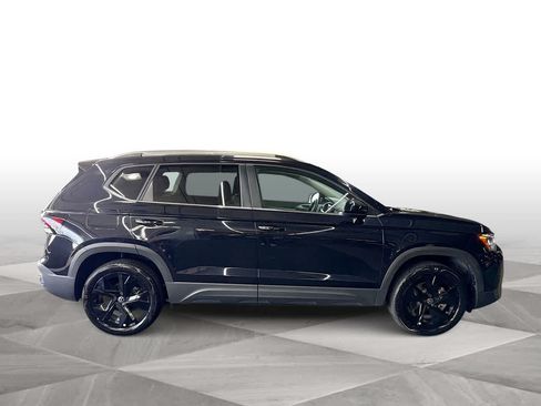 Used 2025 Volkswagen Taos SE w/ Panoramic Sunroof Package FWD image 9
