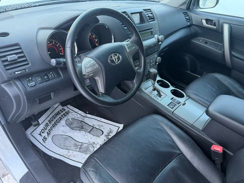 Used 2010 Toyota Highlander SE image 9