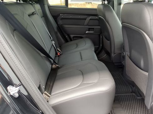 Used 2025 Land Rover Defender 110 S image 22