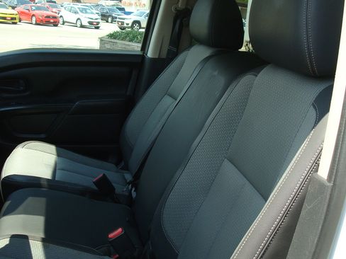 Used 2021 Nissan Titan S w/ S Utility Package image 11