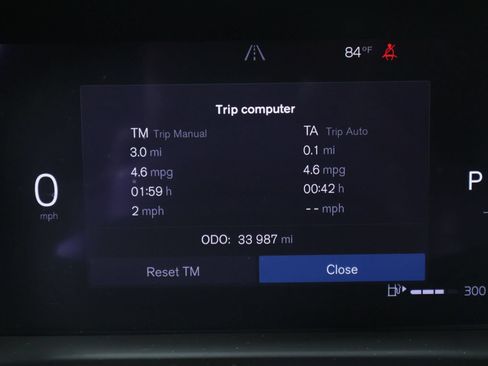 Certified 2022 Volvo XC60 B5 Momentum w/ Climate Package FWD image 12