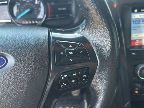 Used 2018 Ford Explorer XLT w/ Equipment Group 202A FWD image 24