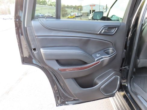 Used 2019 GMC Yukon SLT w/ Premium Edition image 17