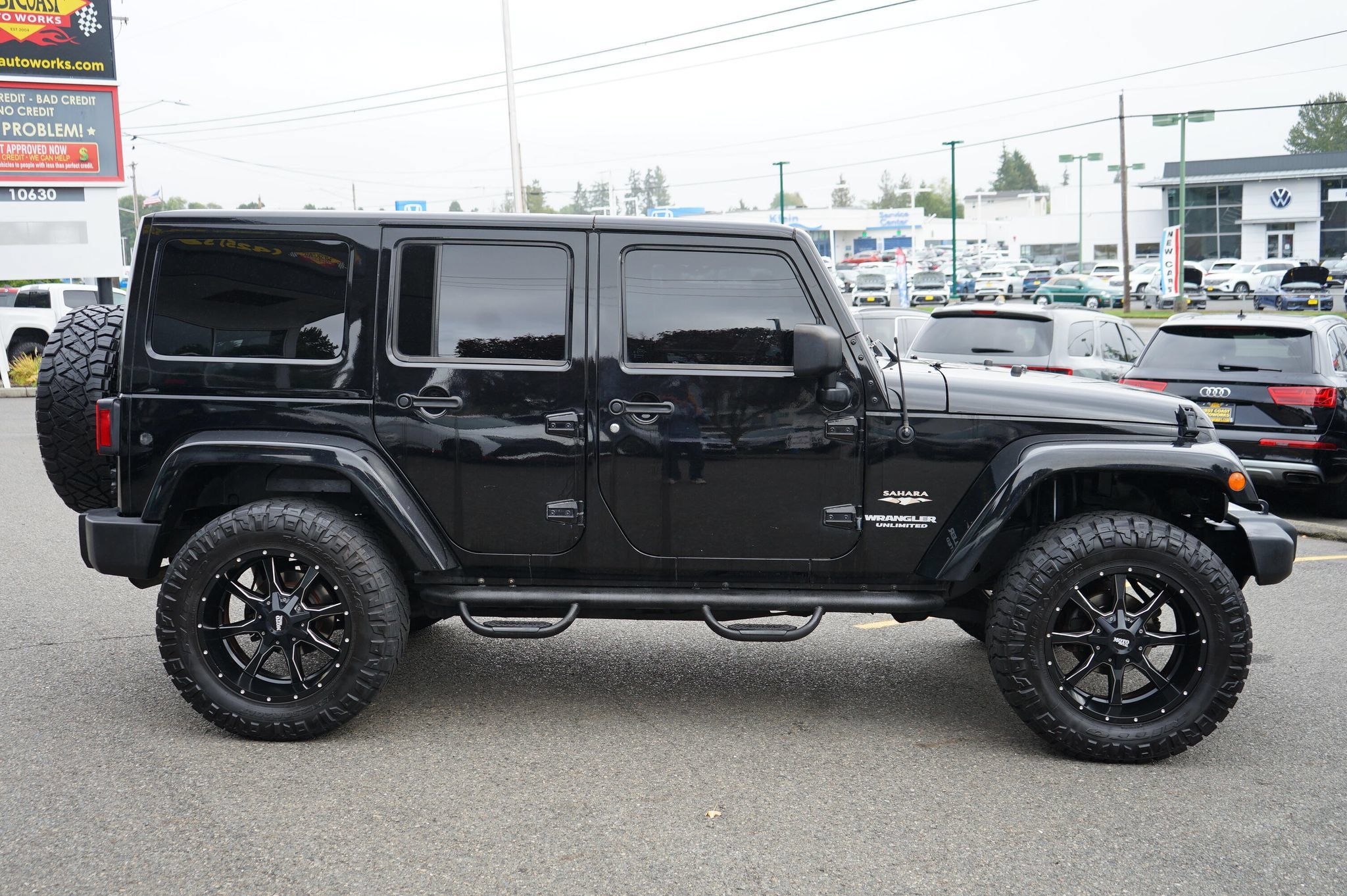 Used 2013 Jeep Wrangler Unlimited Sahara w/ Dual Top Group AWD/4WD image 6