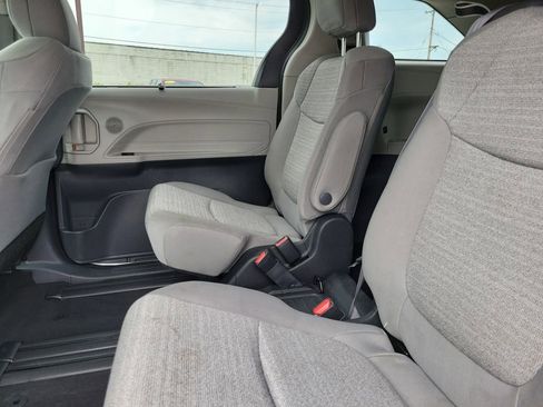 Used 2022 Toyota Sienna LE FWD image 8