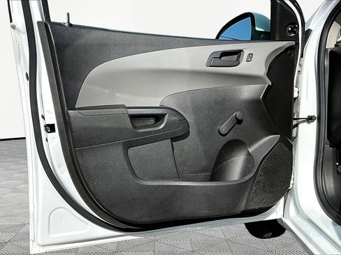 Used 2017 Chevrolet Sonic LT FWD image 17