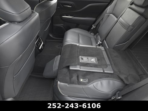 Used 2025 Toyota Crown Signia w/ Advanced Technology Package image 38