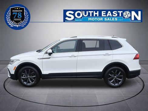 Used 2022 Volkswagen Tiguan SE w/ Panoramic Sunroof Package image 7