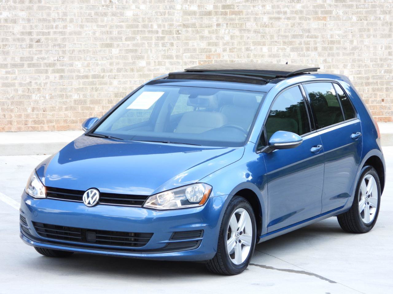 Used 2017 Volkswagen Golf Wolfsburg Edition FWD image 25