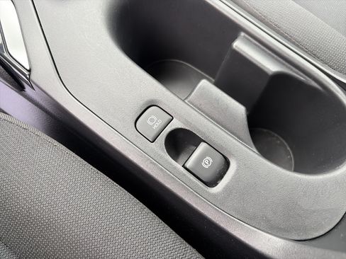 Used 2025 Toyota Corolla LE FWD image 31