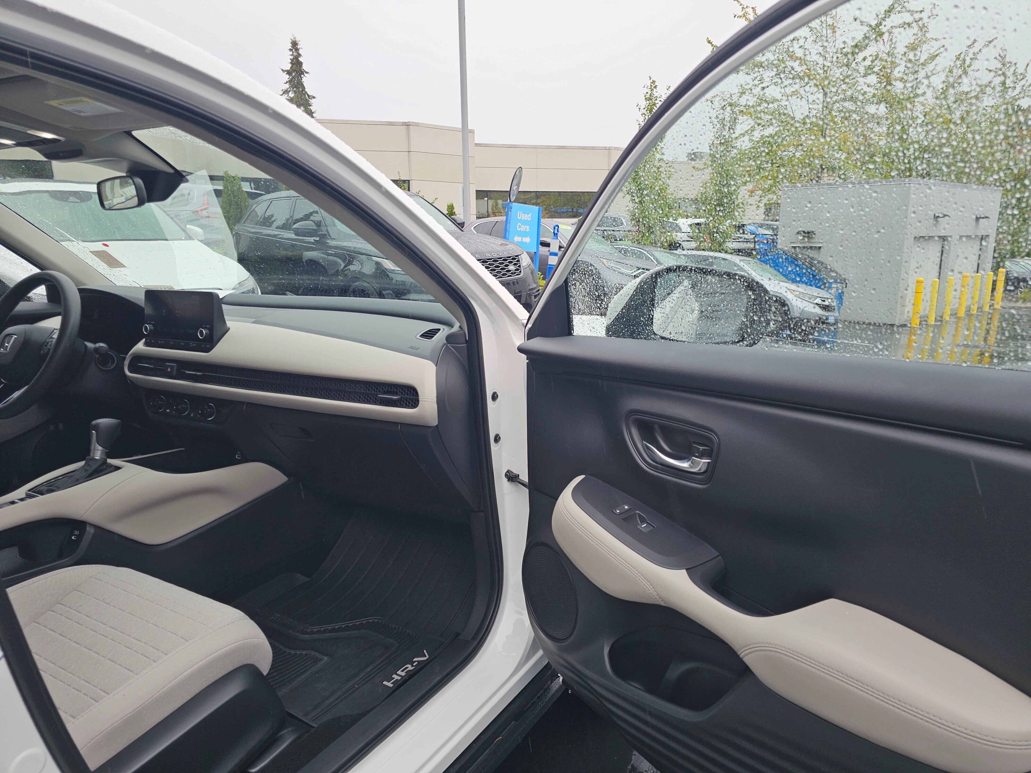Used 2025 Honda HR-V LX image 12