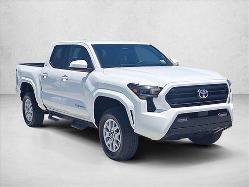 Certified 2025 Toyota Tacoma SR5 AWD/4WD image 3
