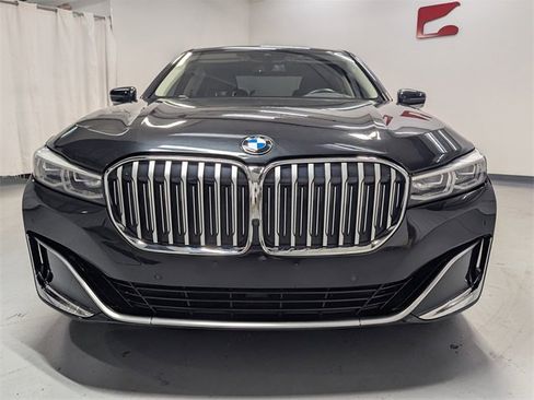 Used 2022 BMW 740i image 28