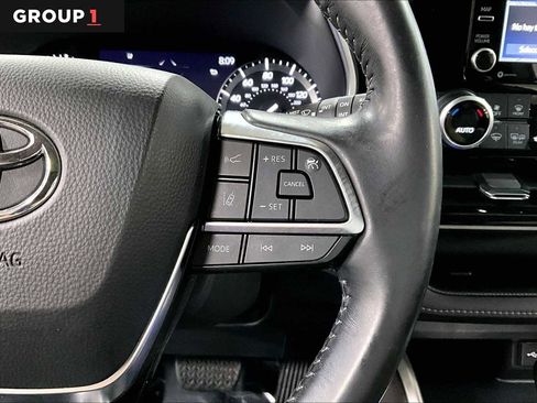 Used 2021 Toyota Highlander XLE image 24