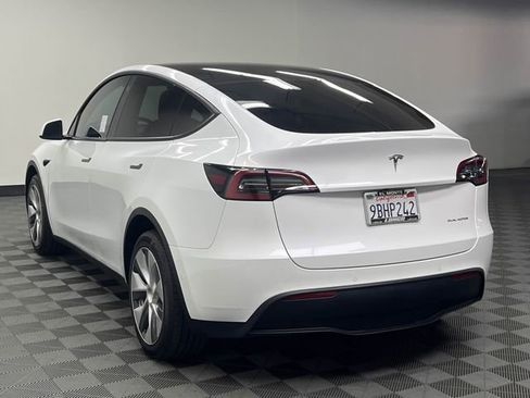 Used 2022 Tesla Model Y Long Range image 7